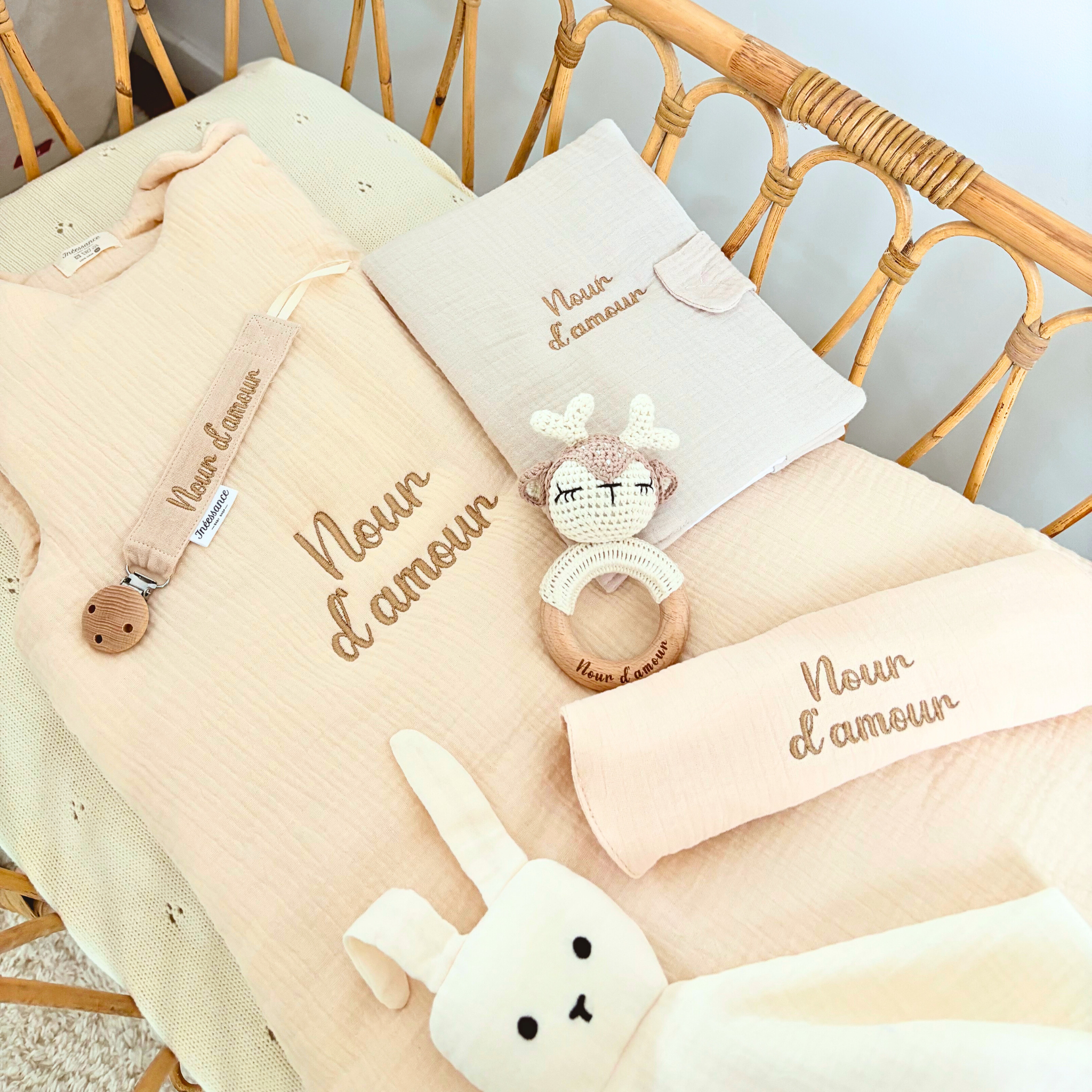 coffret naissancec personnalisable brodé et gravé magnifique occasion