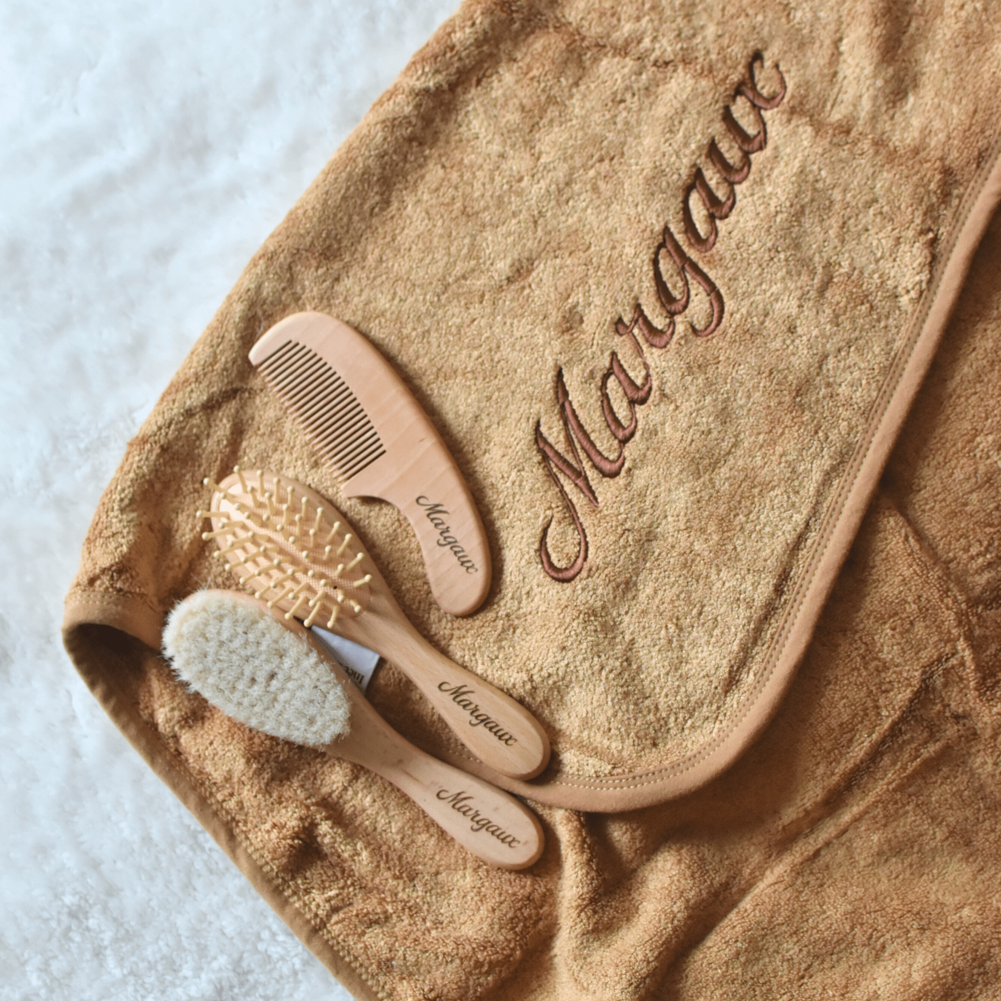 Set de brosses bébé en bois naturel - De la naissance à l'enfance
