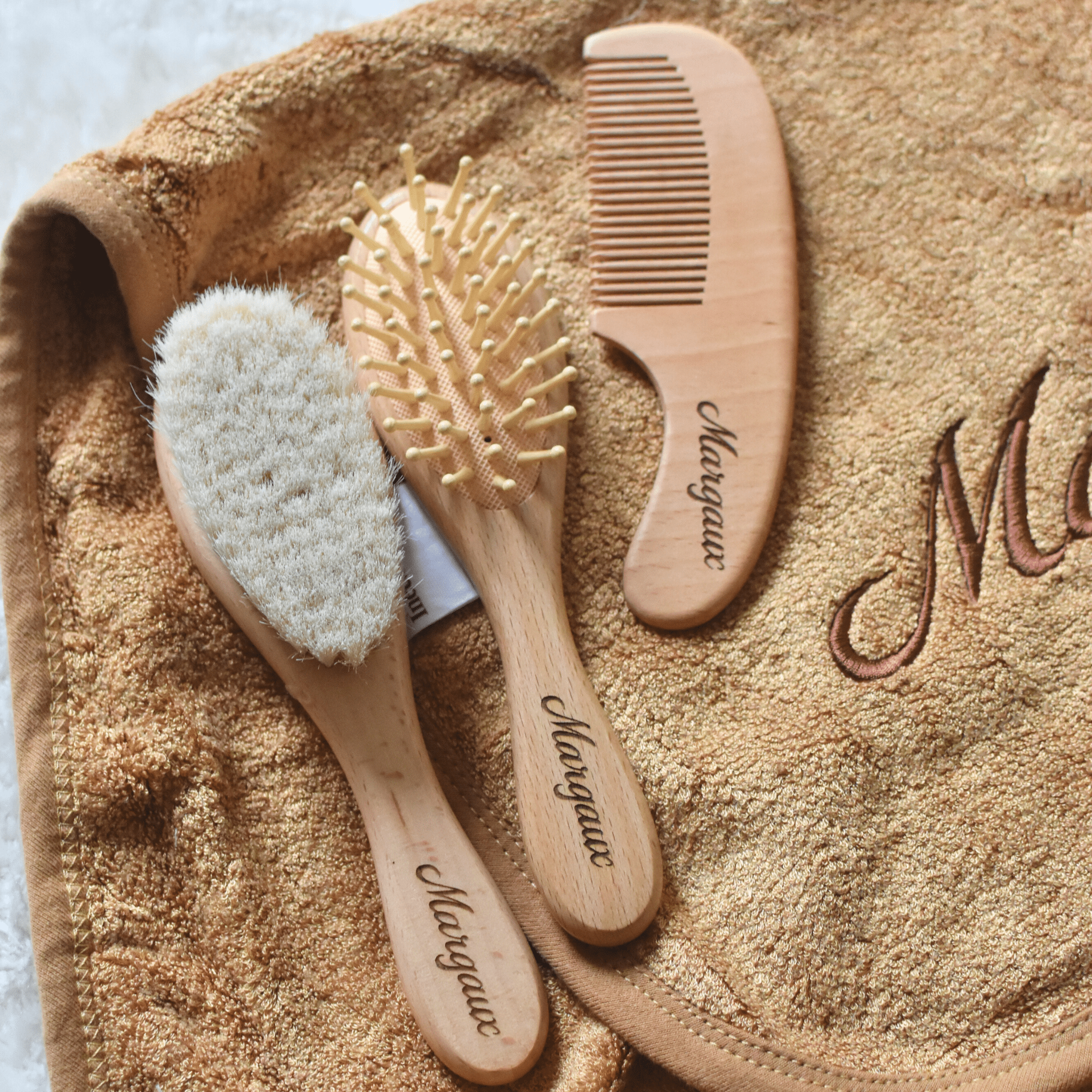 Set de brosses bébé en bois naturel - De la naissance à l'enfance