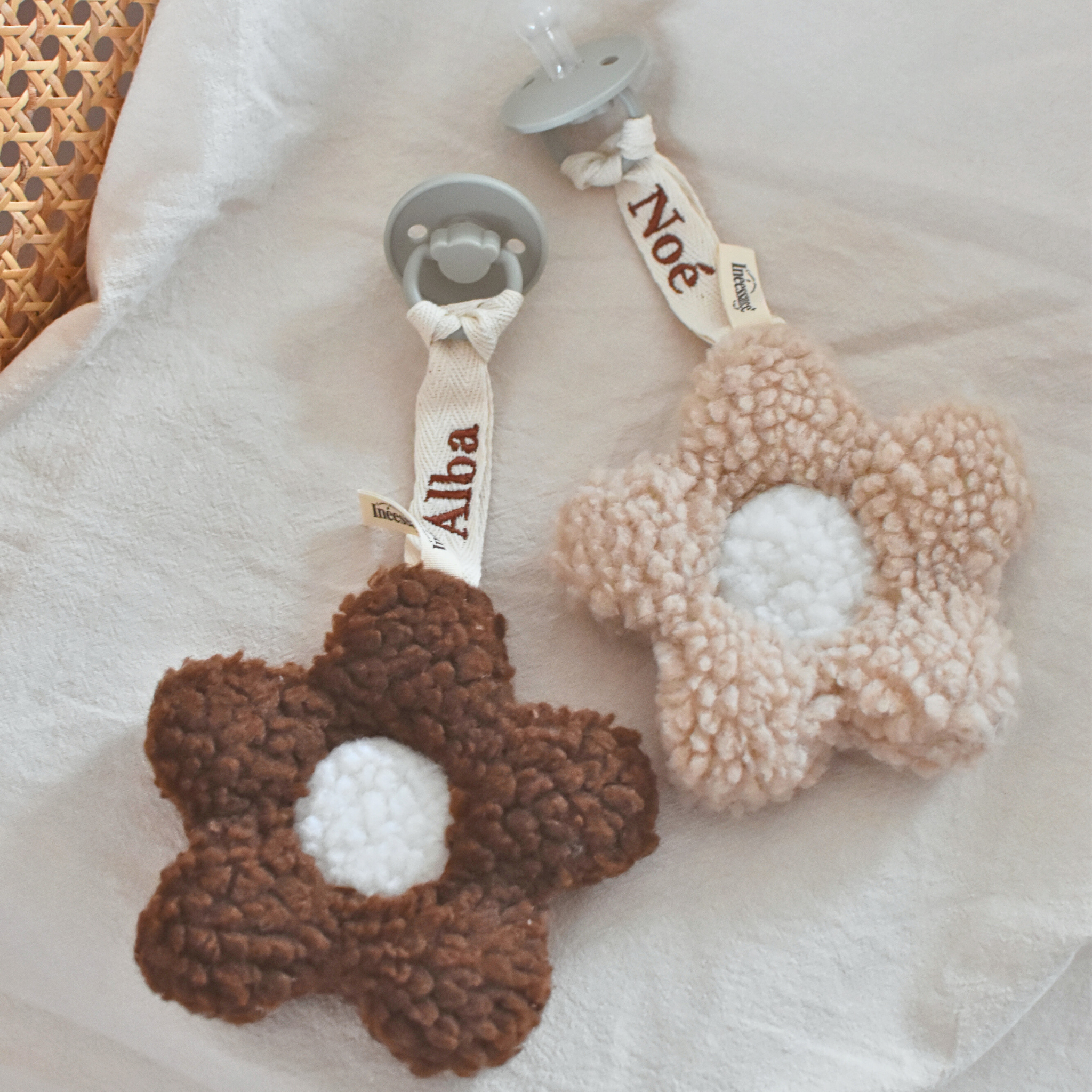 Attache-tétine Fleur & Lune Personnalisable