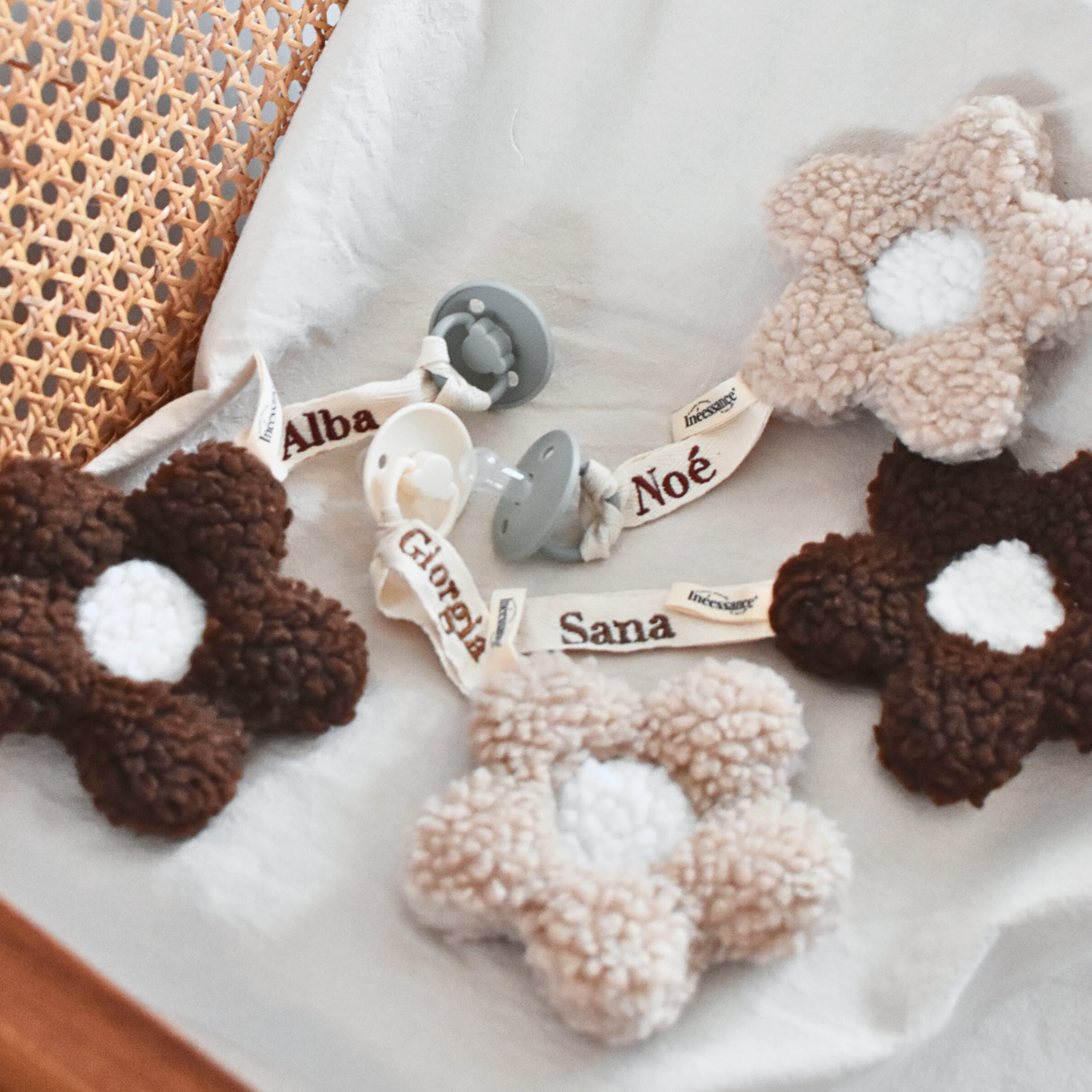 Attache-tétine Fleur & Lune Personnalisable