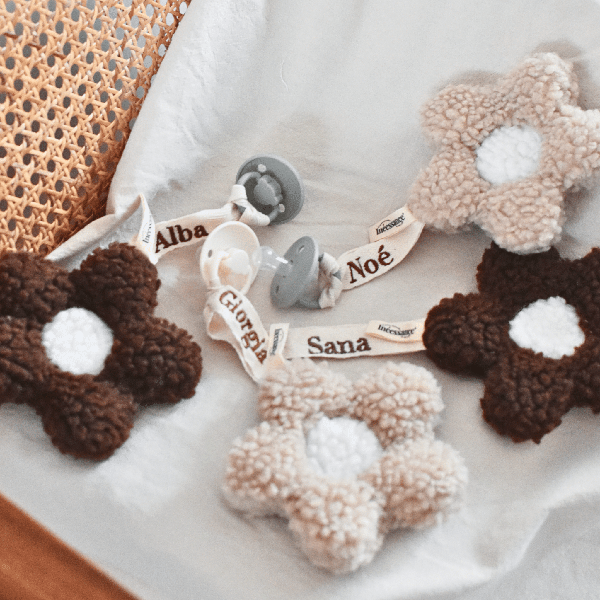 Attache-tétine Fleur & Lune Personnalisable