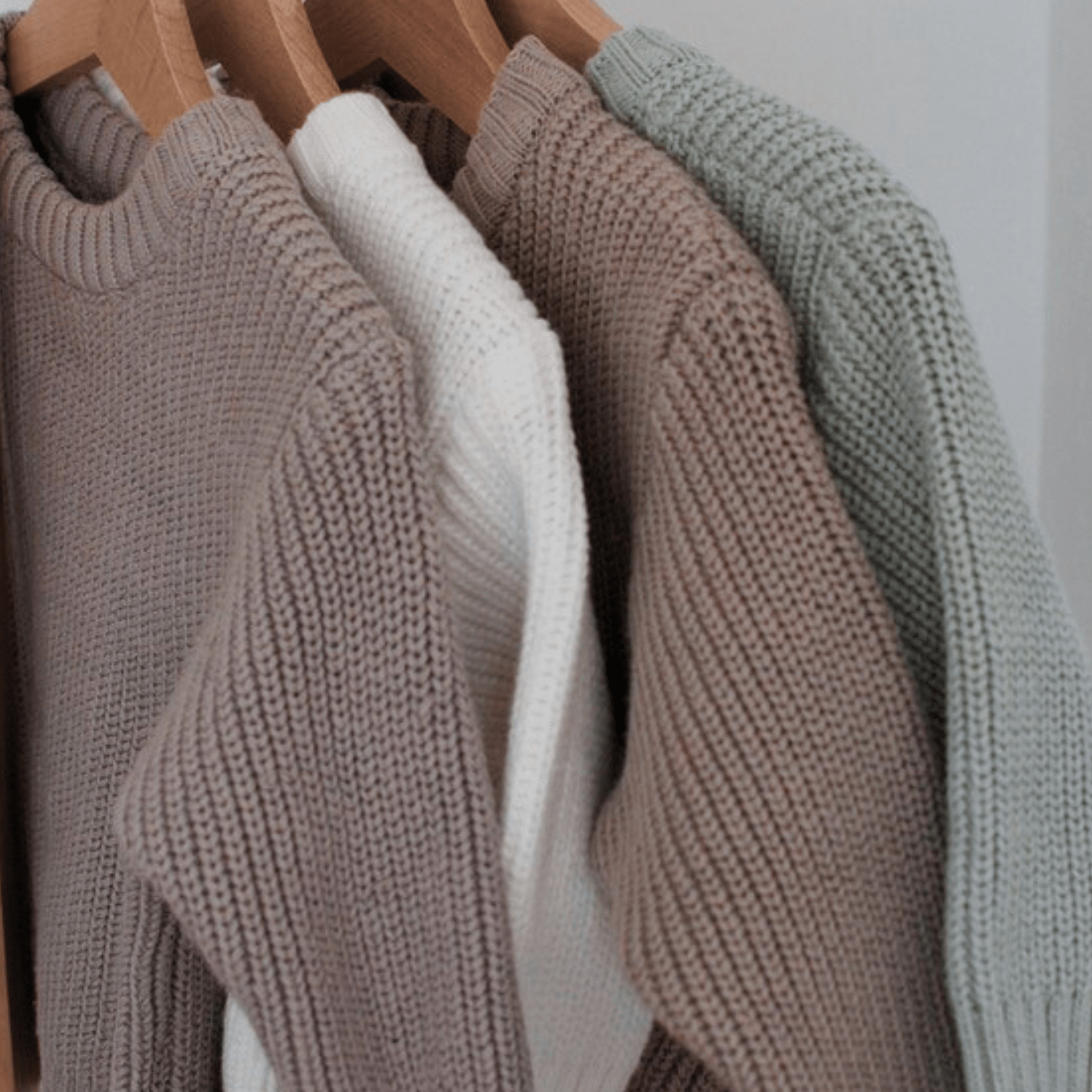 Pull bébé personnalisé – Douce maille, souvenir brodé