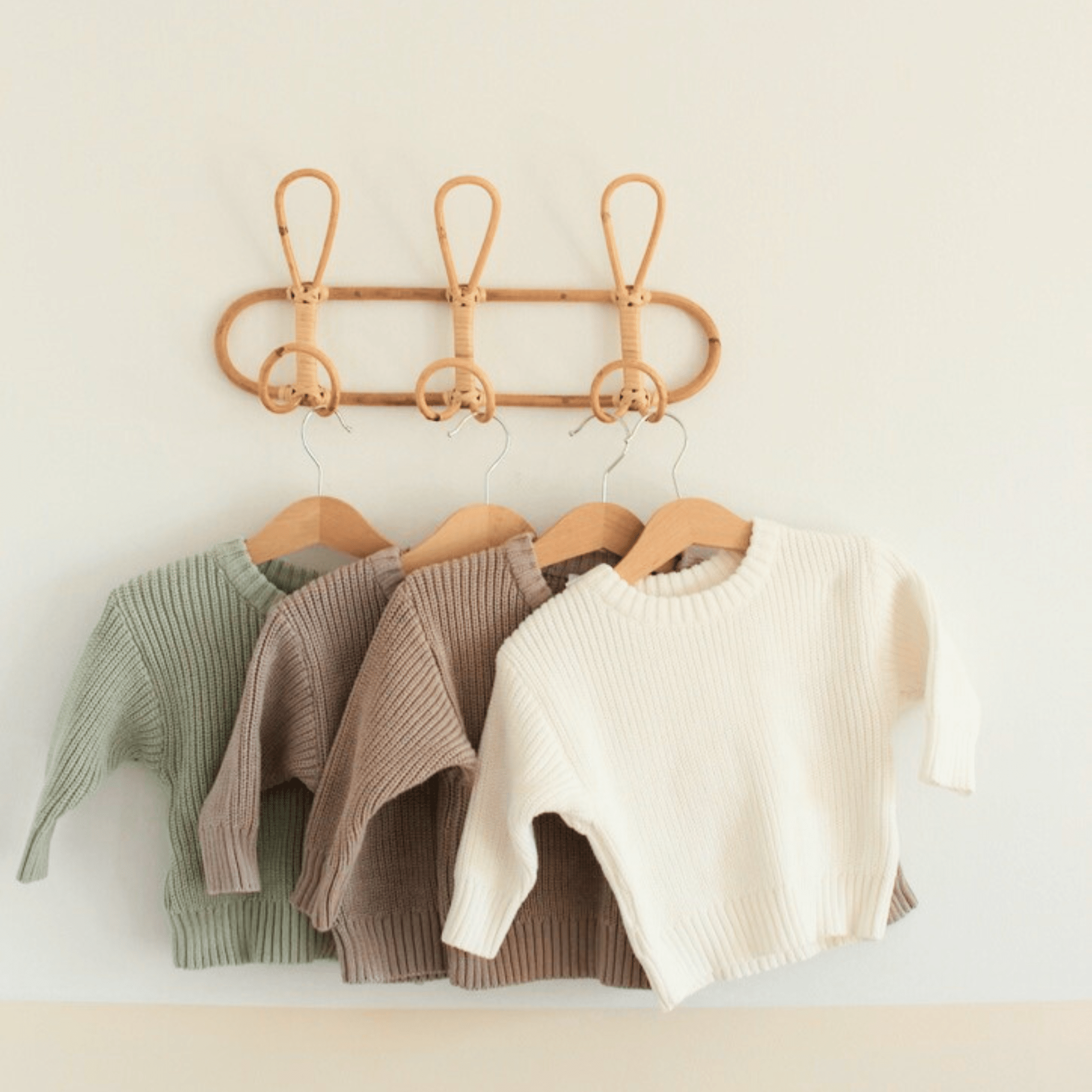 Pull bébé personnalisé – Douce maille, souvenir brodé