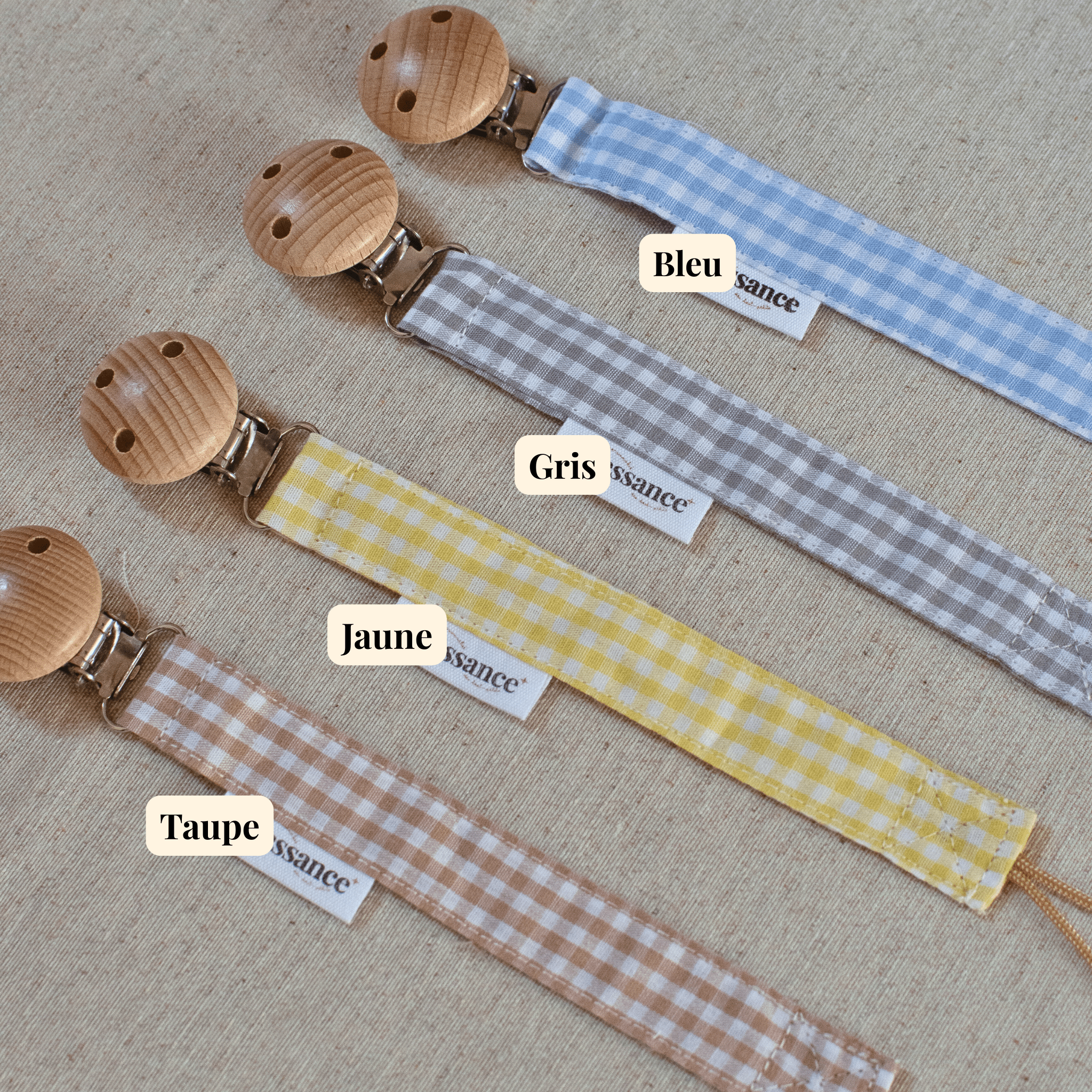 Attaches-tétines en tissu vichy Ineessance – bleu, gris, jaune et beige – avec clip en bois naturel