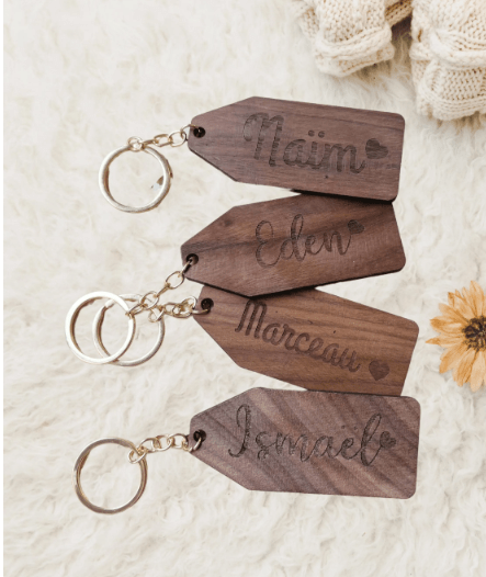 Personalisierter Schlüsselanhänger aus Holz