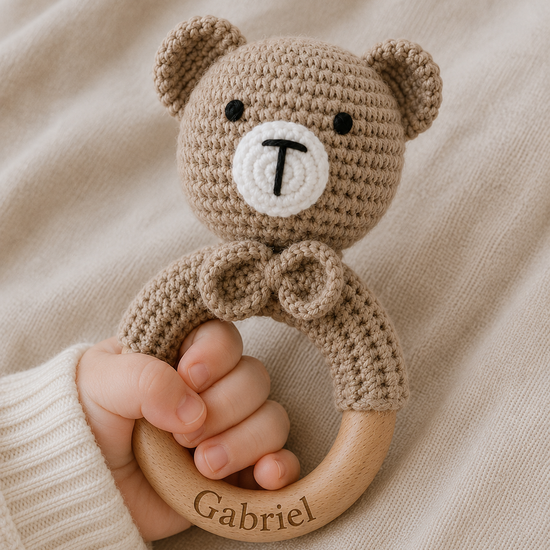 Le hochet en crochet personnalisé