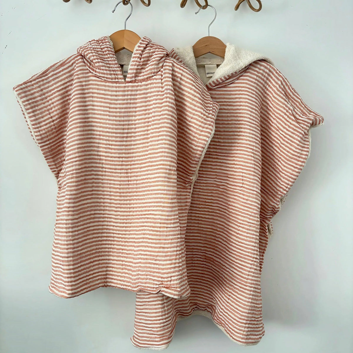 ancien poncho rayure rouge