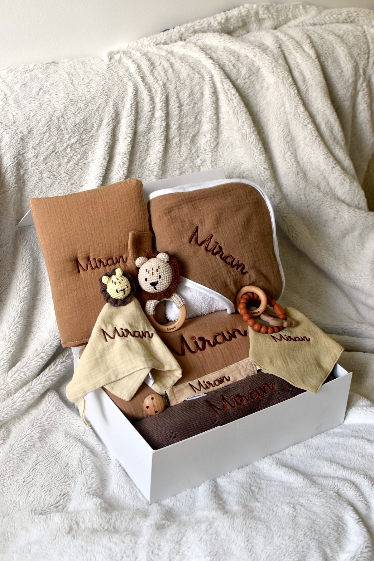 Coffret naissance Mix and Match camel brodé au prénom Miran