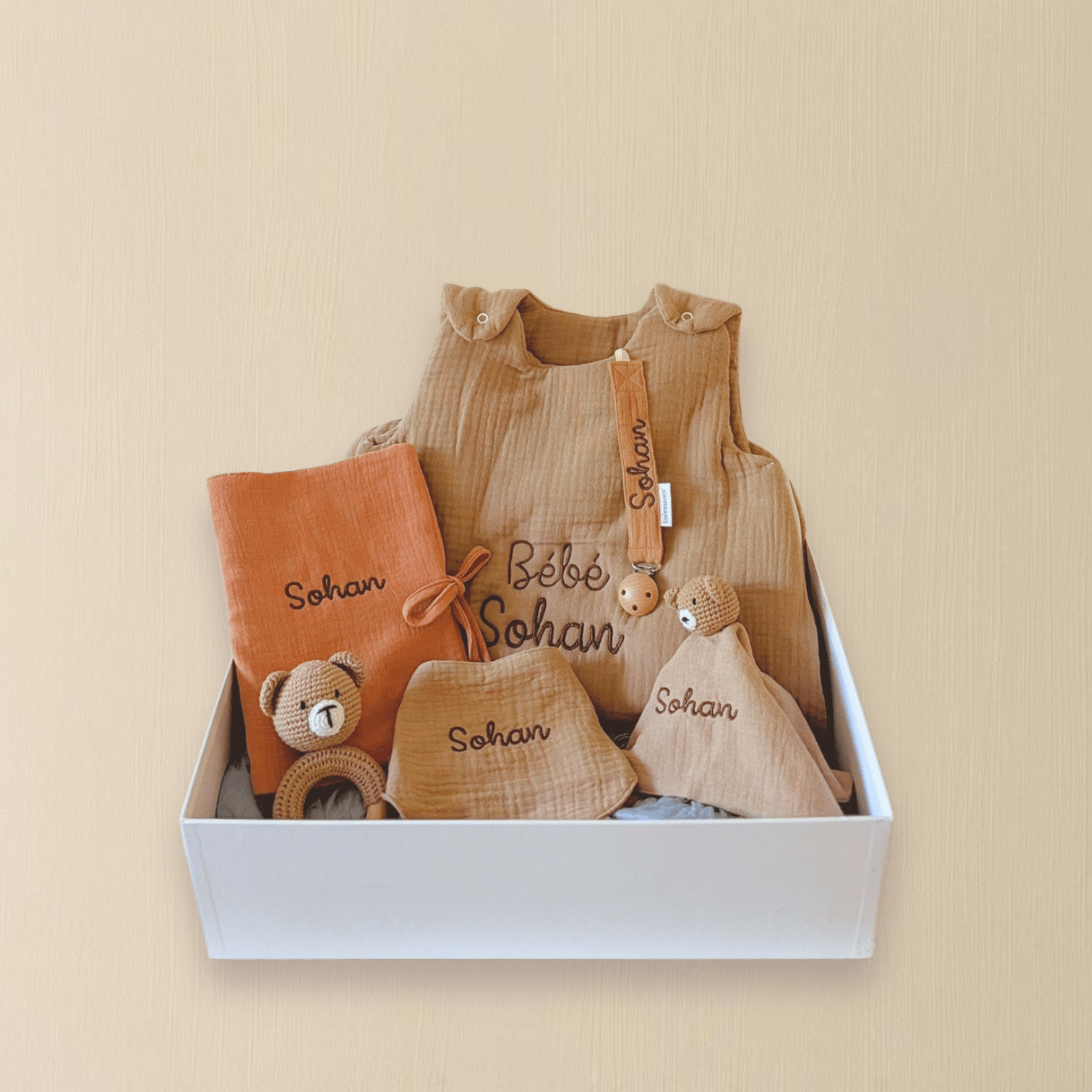 Premium-Geburtsbox – 6 bestickte und gravierte Essentials