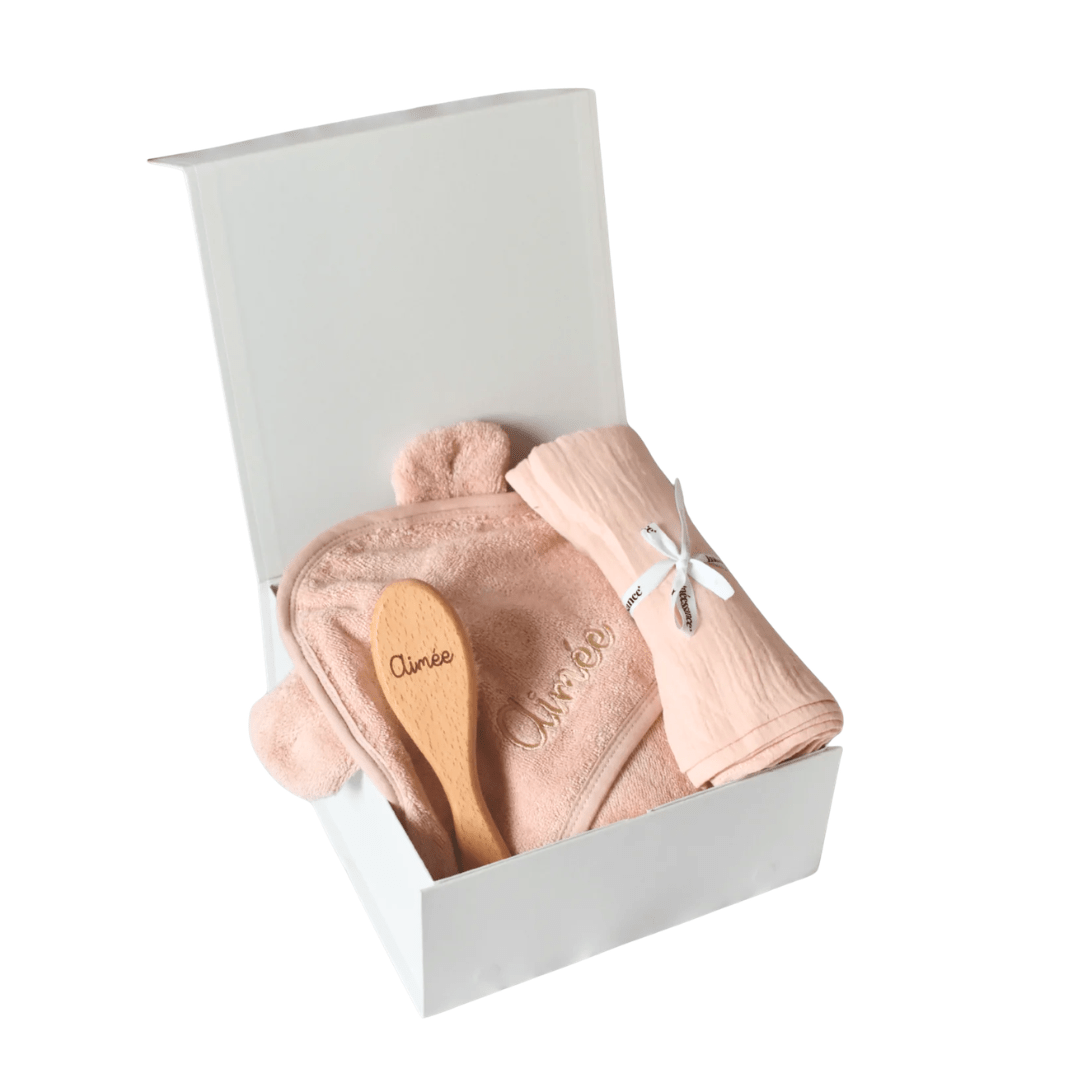 Coffret bain personnalisé, brosse, cape et lange, de couleur rose