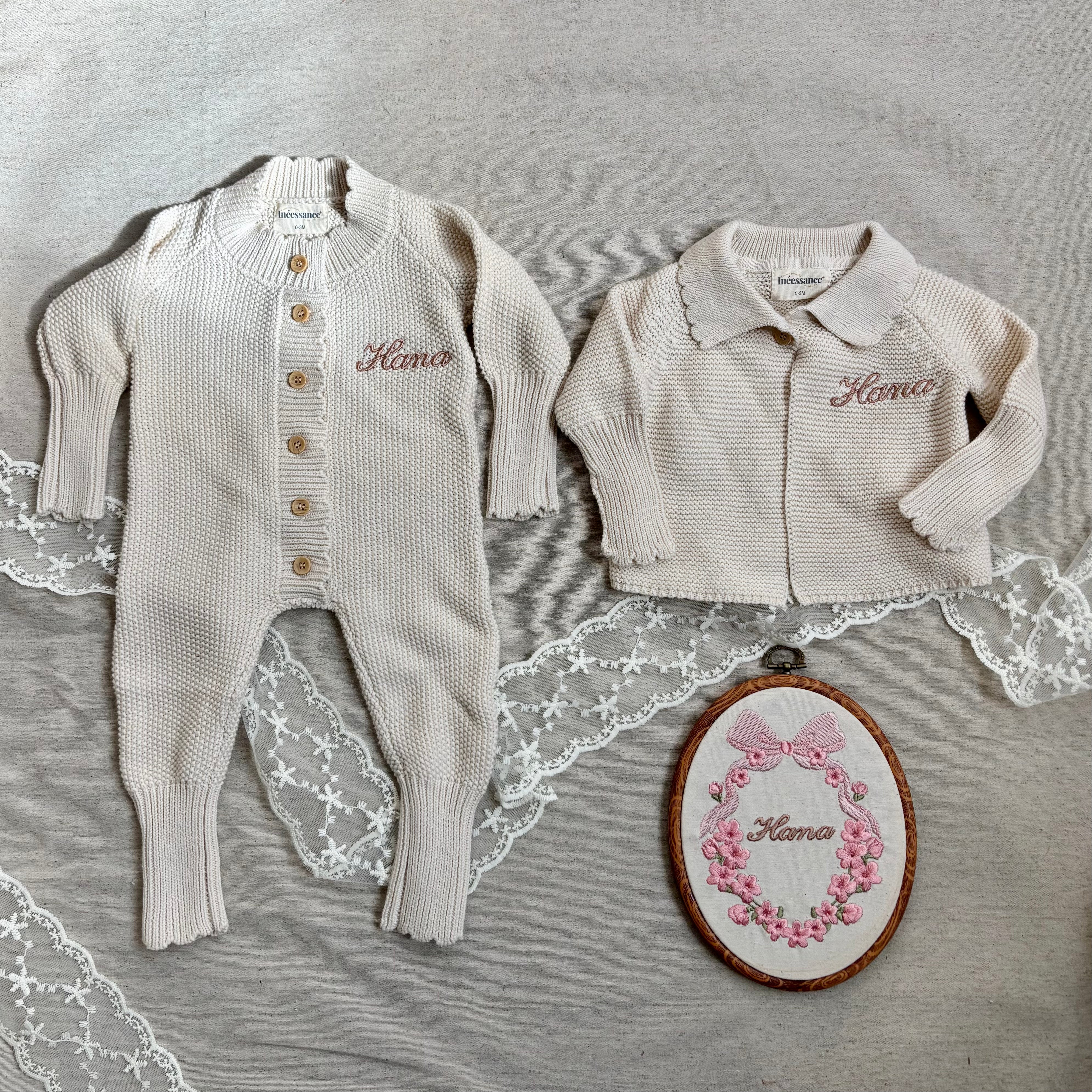 Souvenir de Naissance - Combinaison & Brassière personnalisées