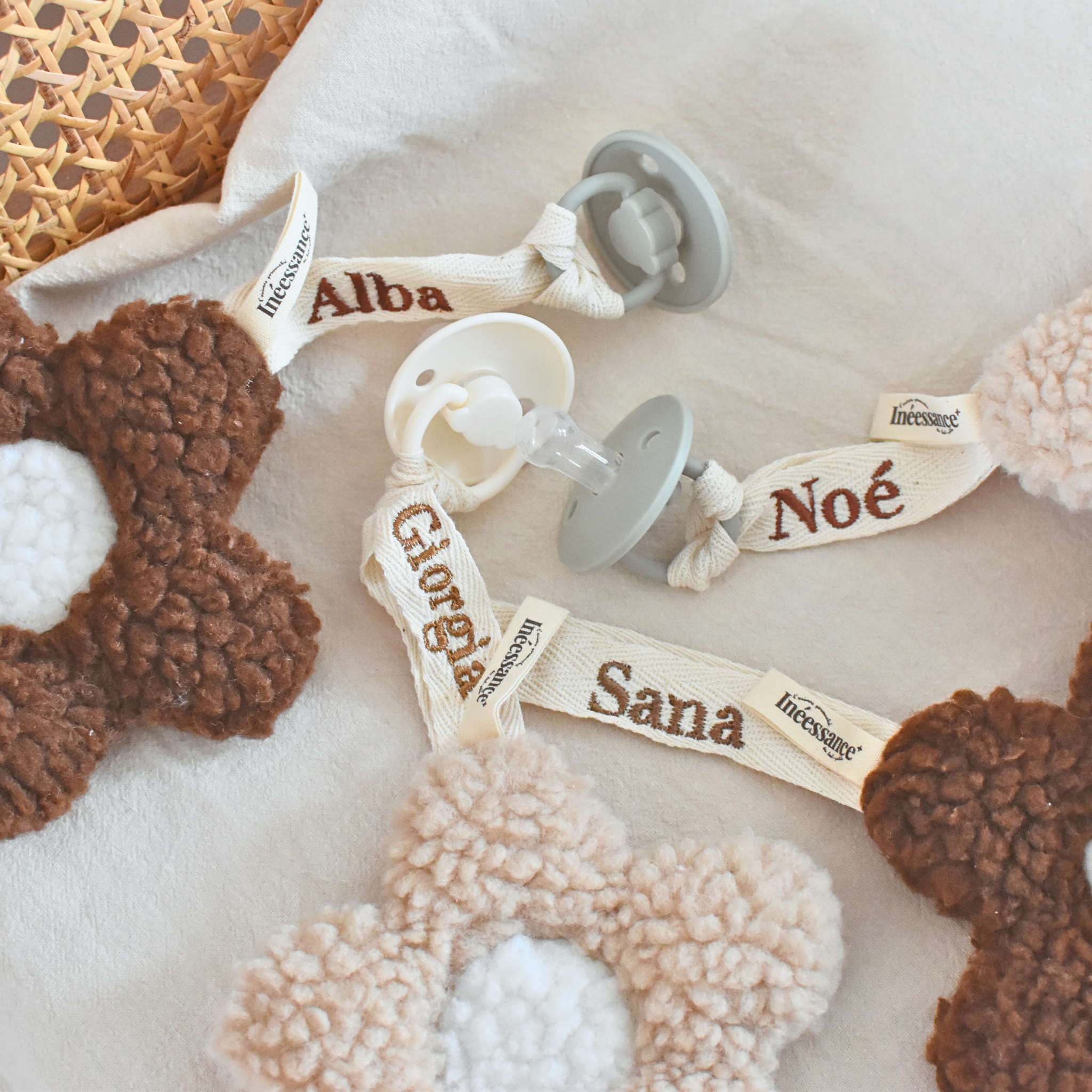 Attache-tétine Fleur & Lune Personnalisable