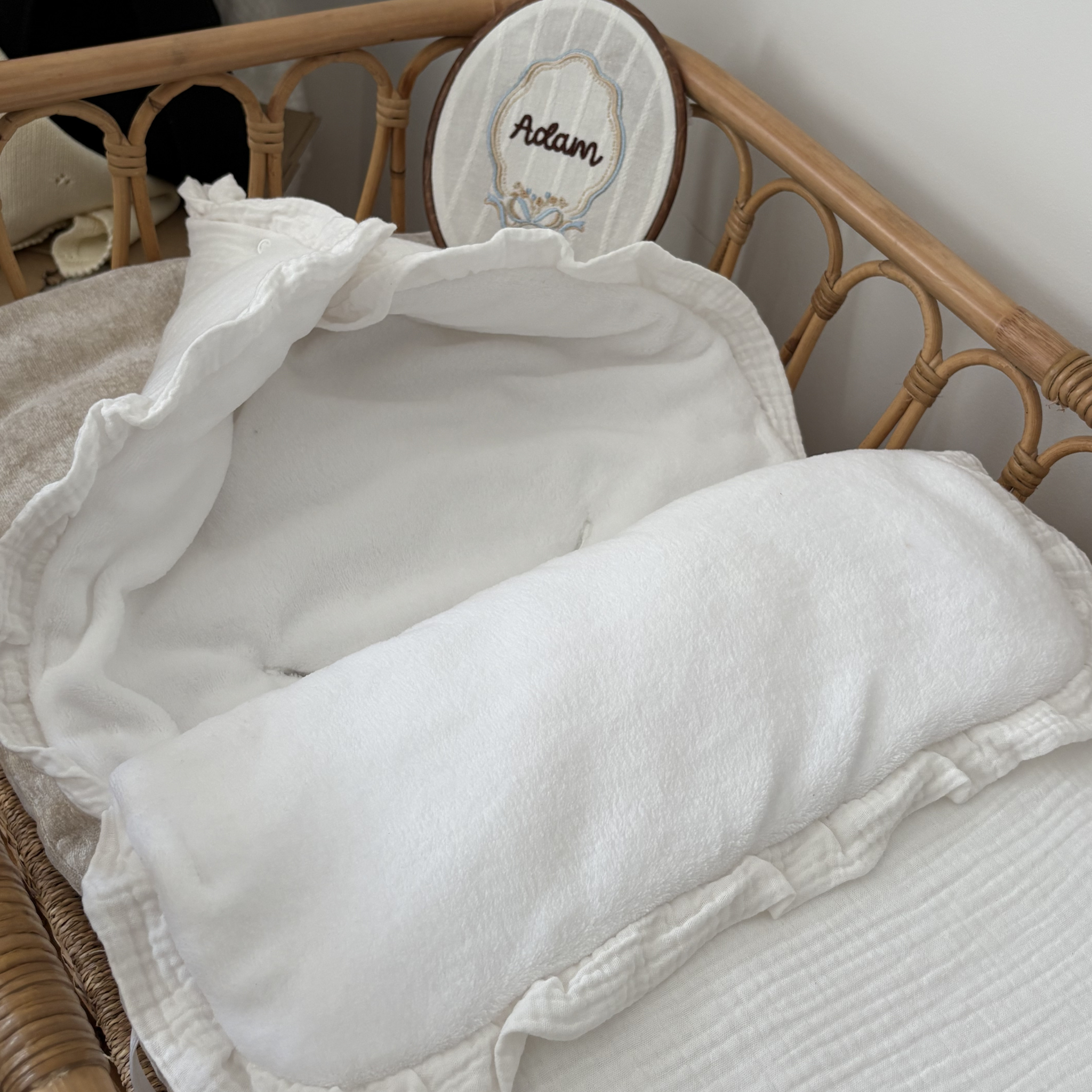 Nid d’ange bébé personnalisé - Douceur & Élégance