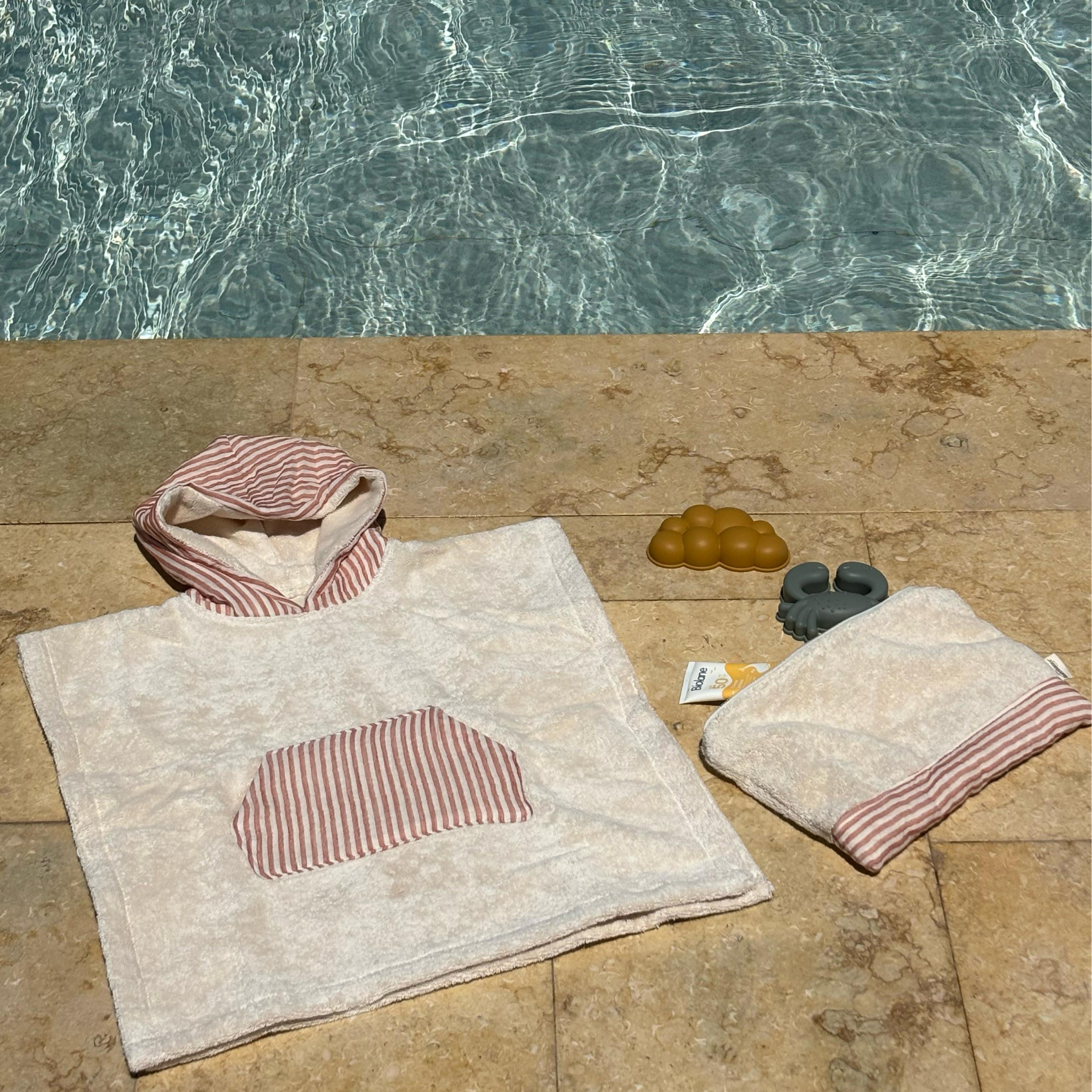 Coffret d'été - Poncho de bain & trousse assortie personnalisés