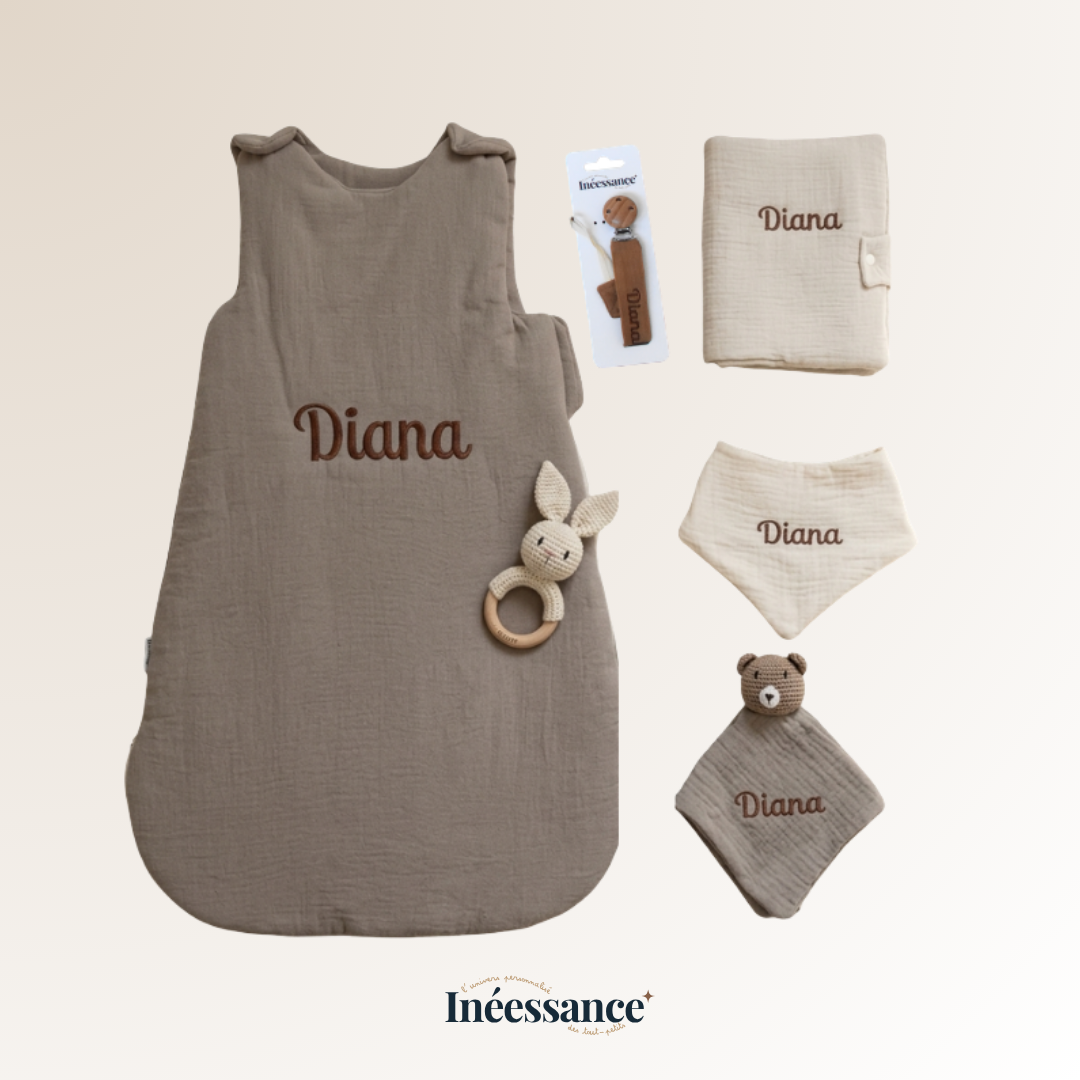 Coffret Naissance Premium — 6 essentiels brodés et gravés